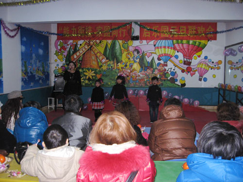 啟樂園學(xué)前班蒙氏班感統(tǒng)訓(xùn)練班2013元旦晚會(huì)